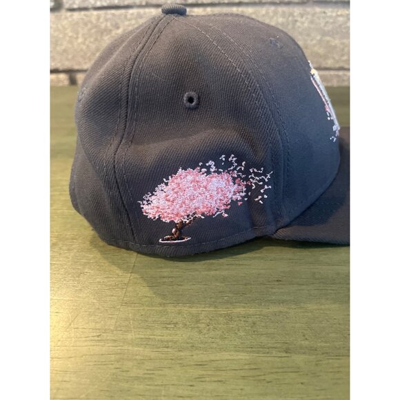New Era 9Fifty Youth Adjustable Hat With W & Cherry Blossom Design - Picture 4 of 6